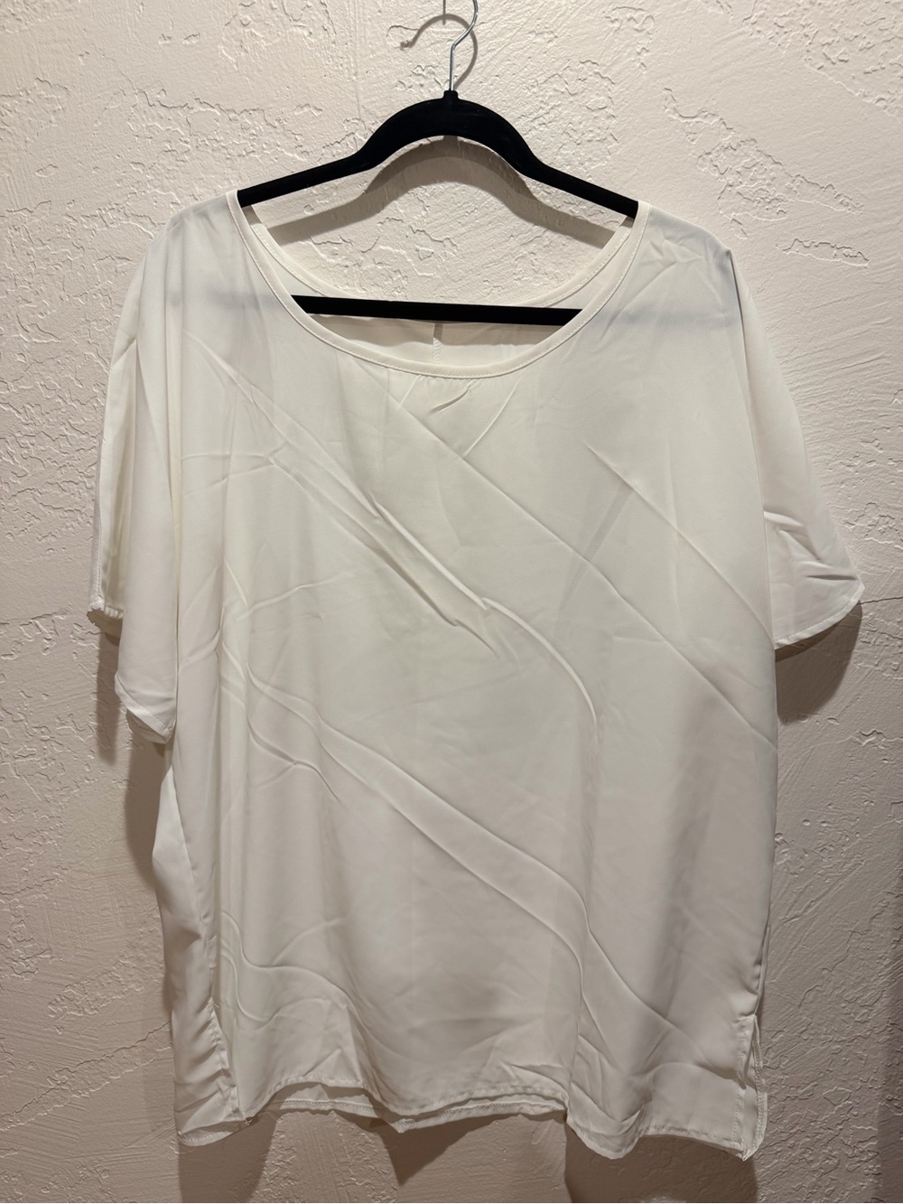 Women’s Relaxed Scoop Neck Top - White